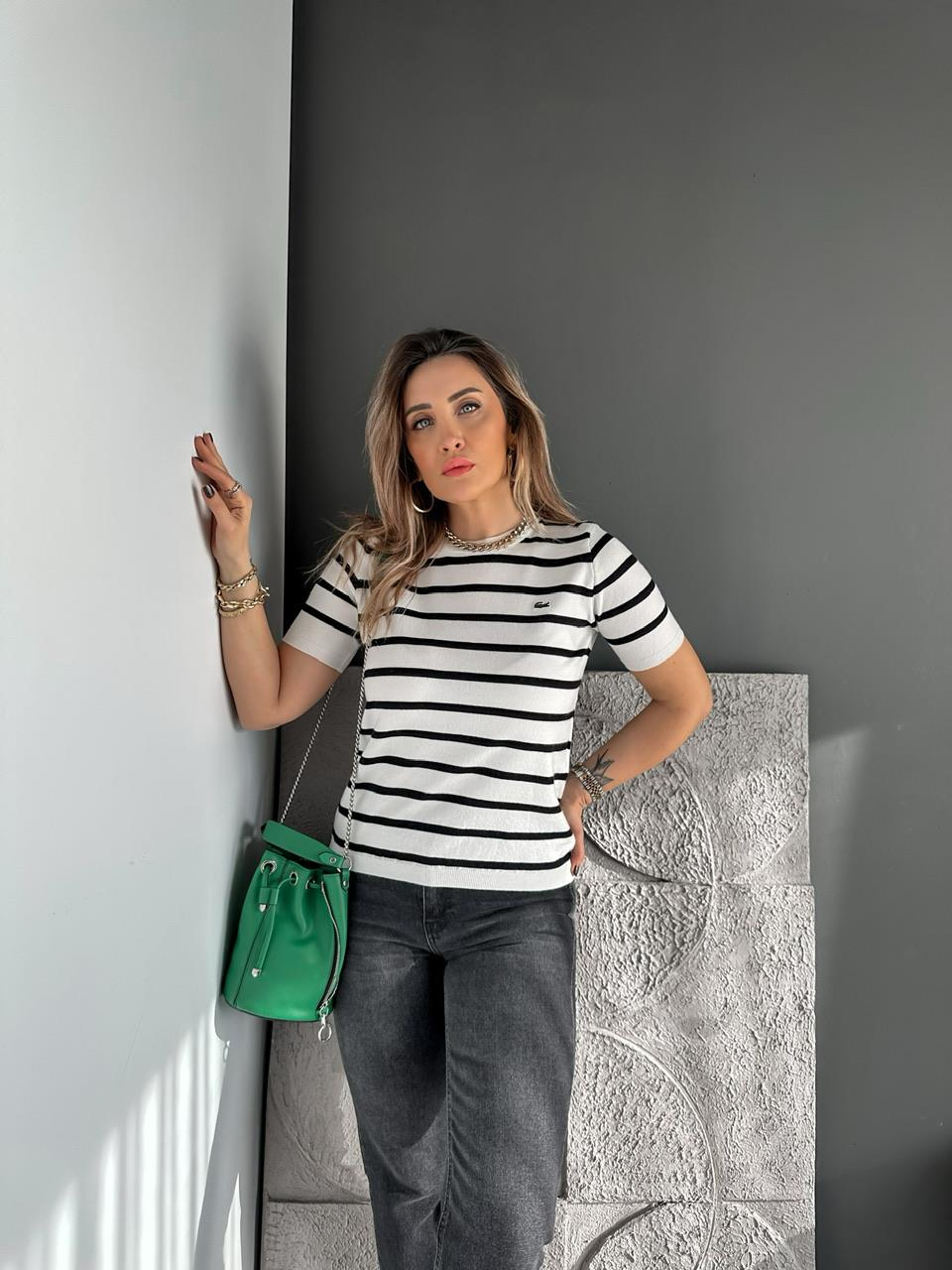 Beyaz Çizgili Logolu Kısa Kollu Triko