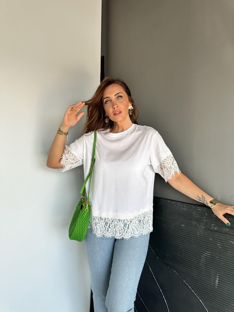 Beyaz Dantel Parçalı Orijinal Tshirt
