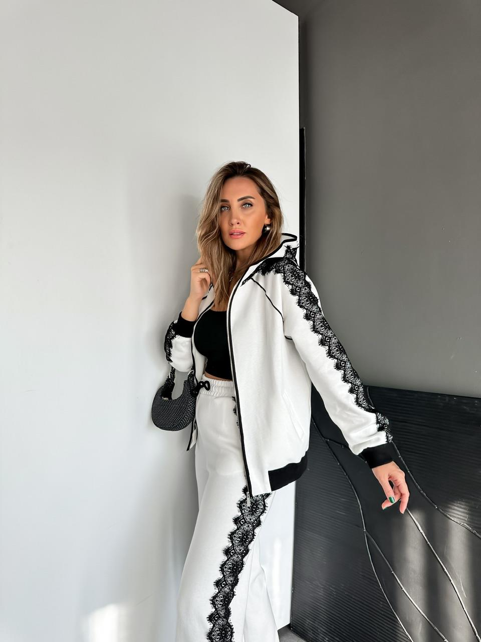 Beyaz Dantel Parçalı Tasarım Takım