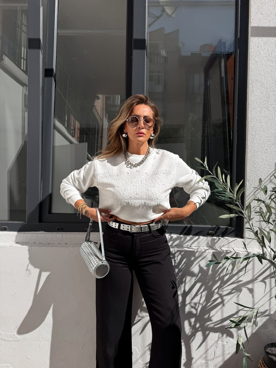 Beyaz Dantelli Taşlı Sweatshirt
