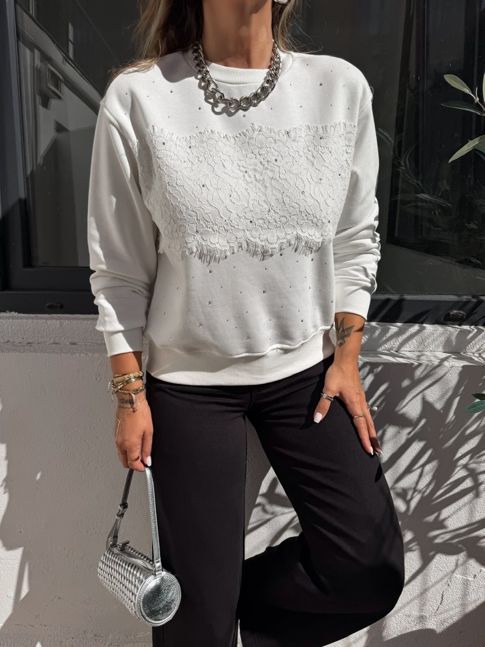 Beyaz Dantelli Taşlı Sweatshirt