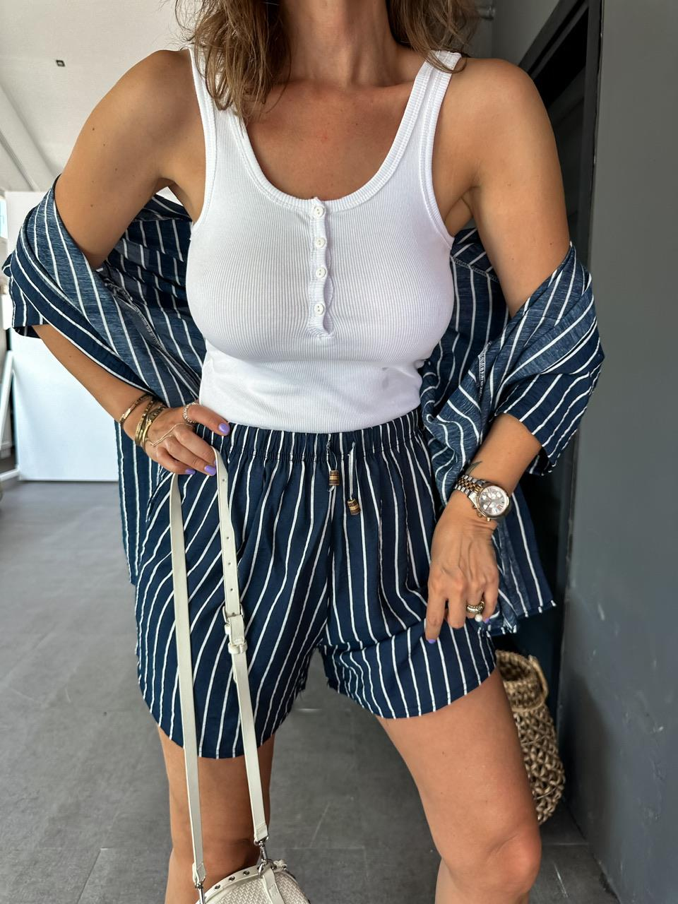 Beyaz Düğmeli Cotton Atlet