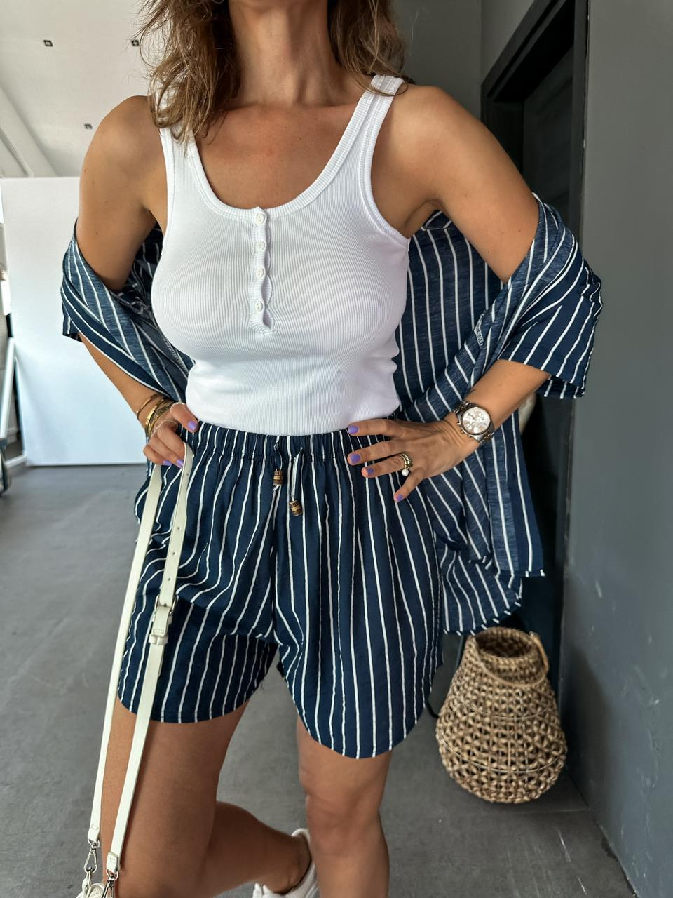 Beyaz Düğmeli Cotton Atlet