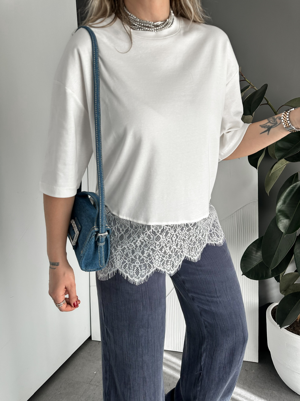 Beyaz Eteği Dantelli Cotton Tshirt