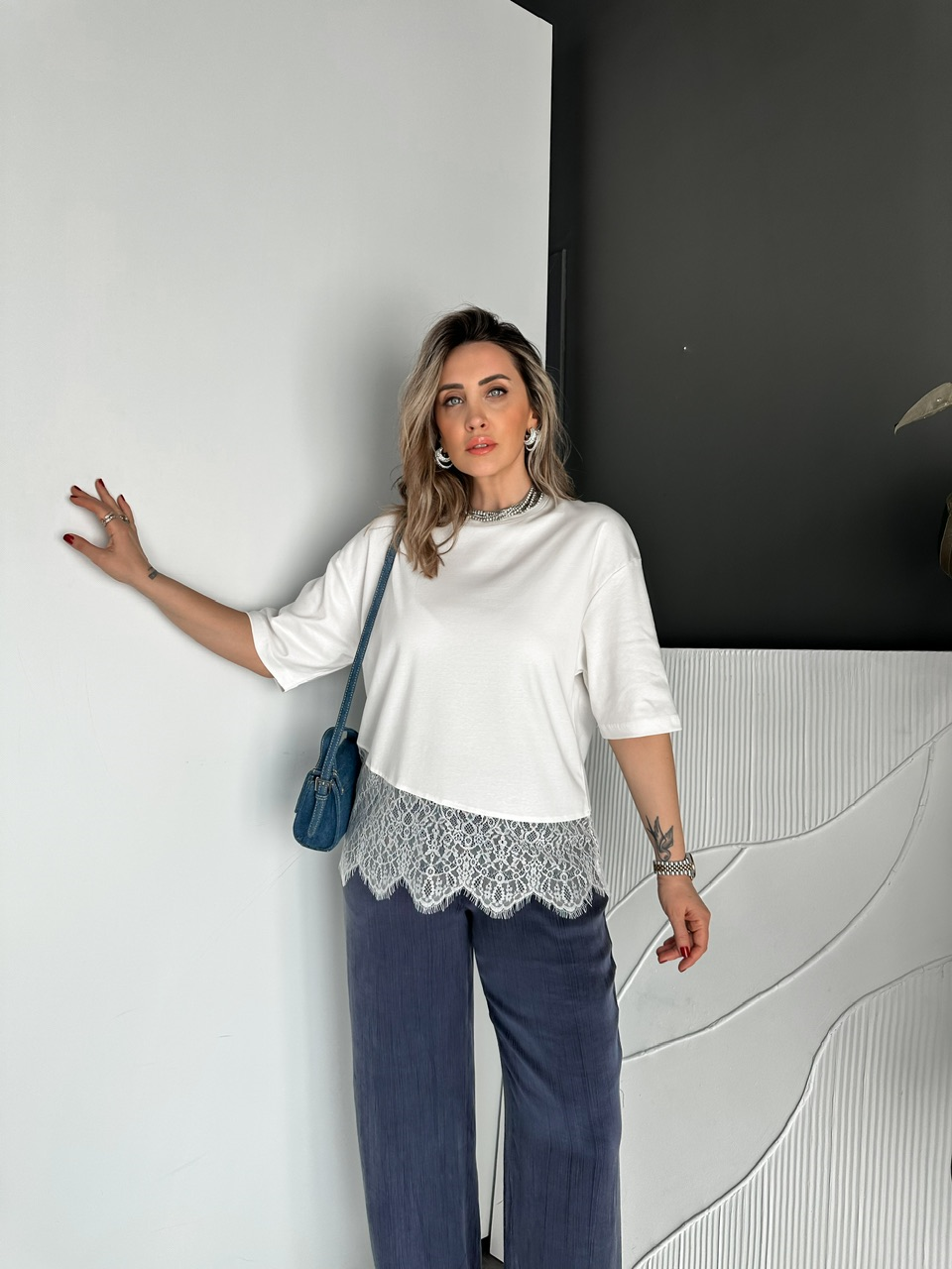 Beyaz Eteği Dantelli Cotton Tshirt