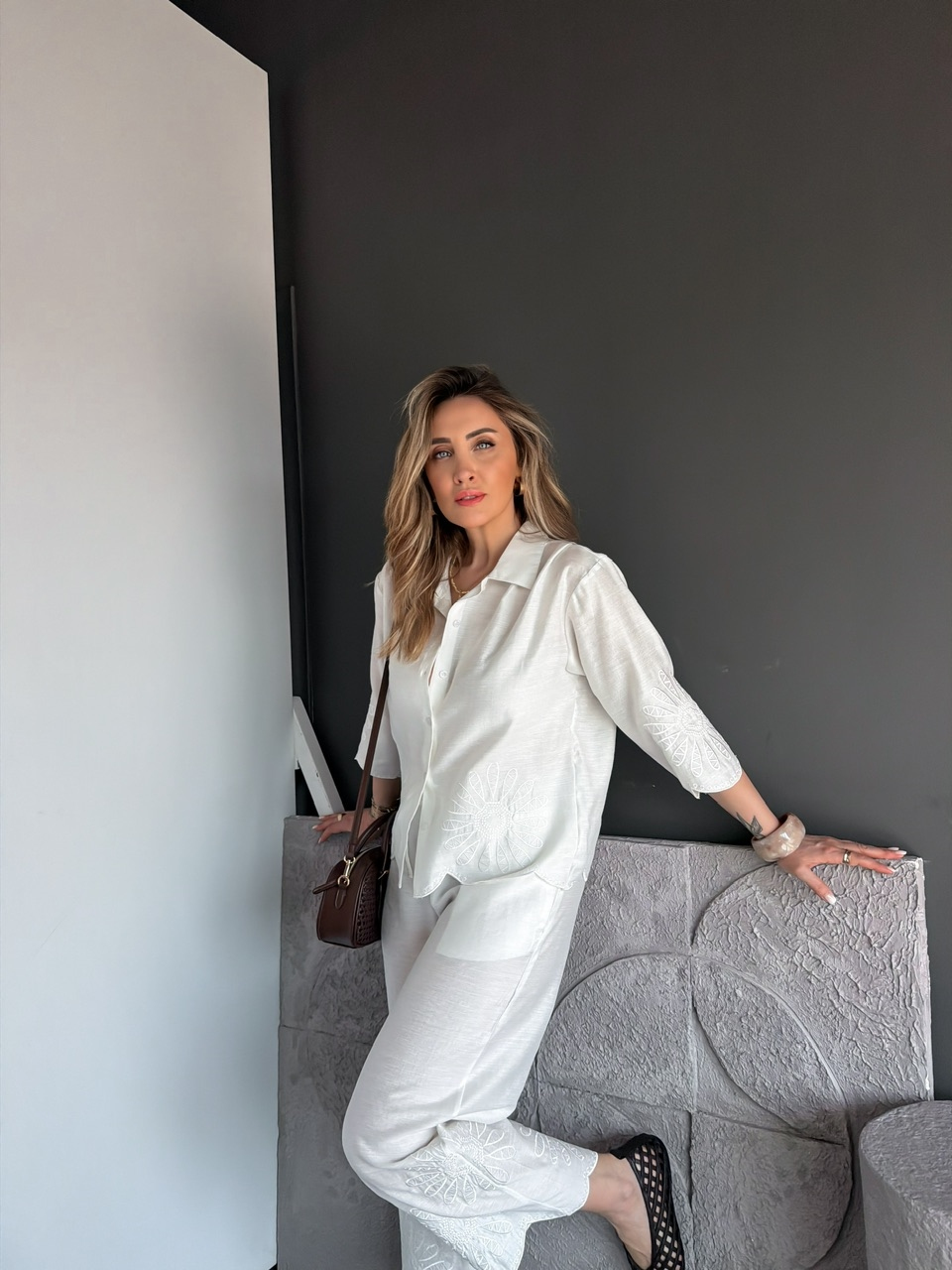 Beyaz Eteği Nakışlı Premium Keten Takım