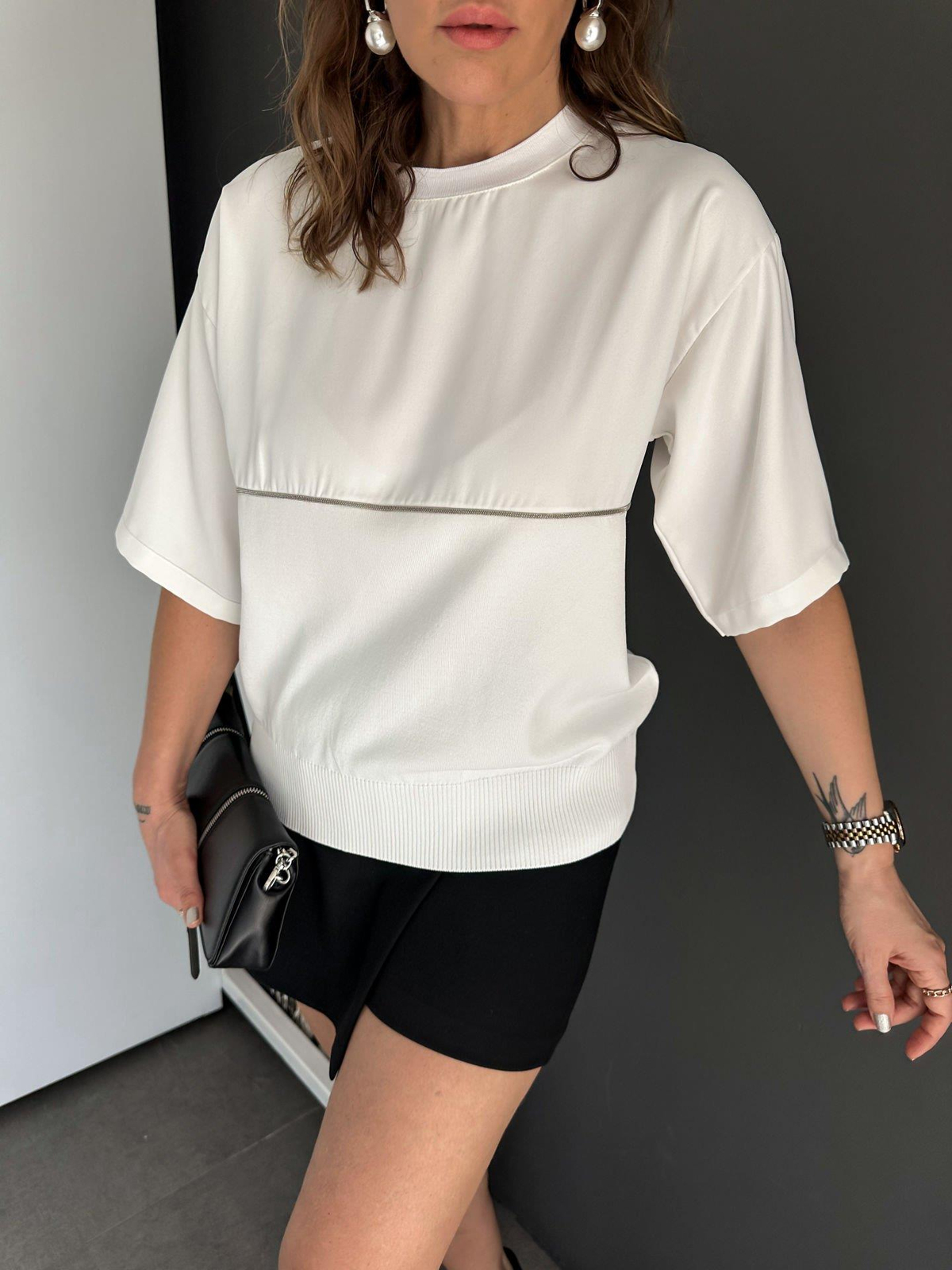 Beyaz Fermuarlı Detaylı Bluz
