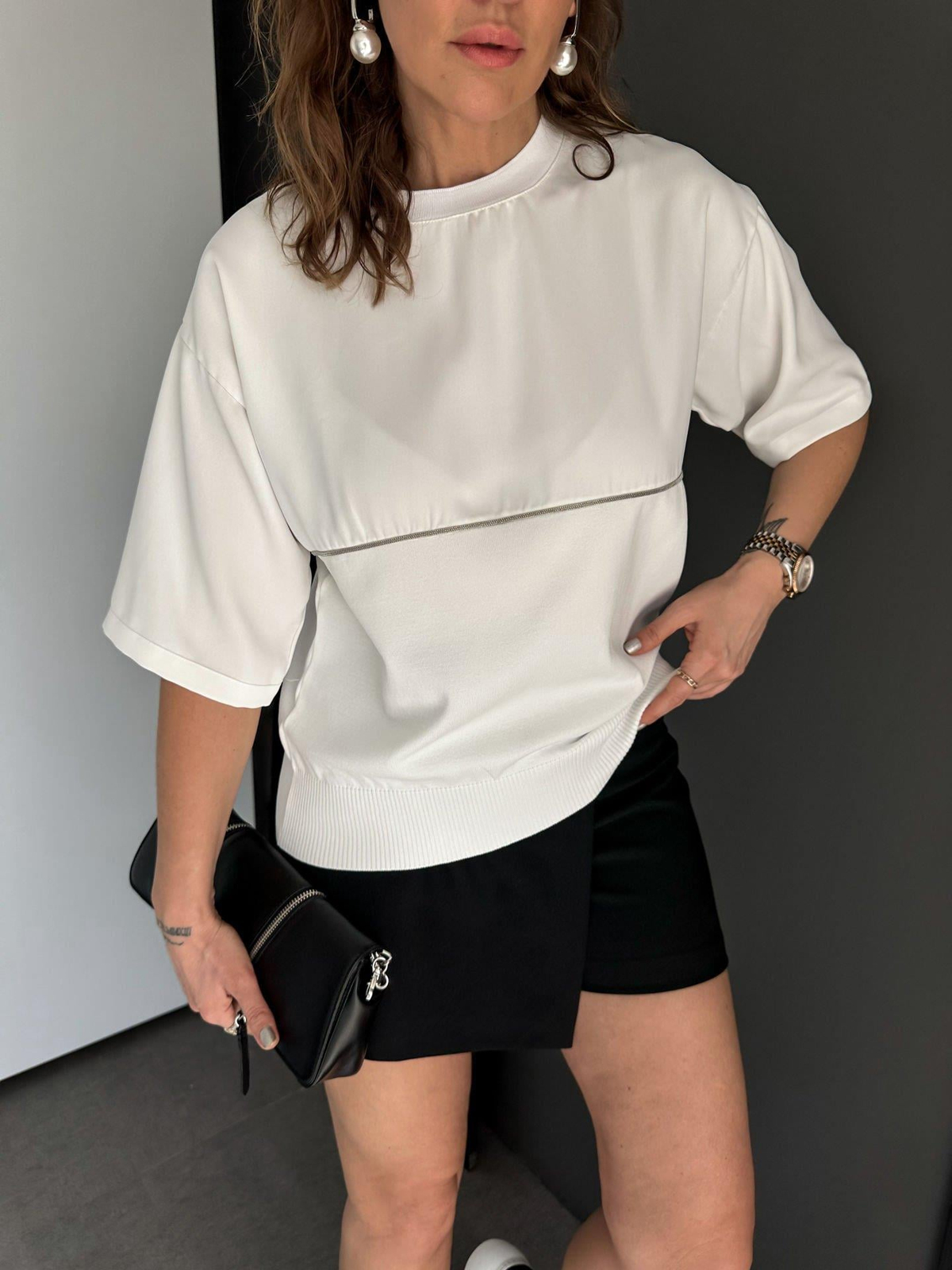 Beyaz Fermuarlı Detaylı Bluz