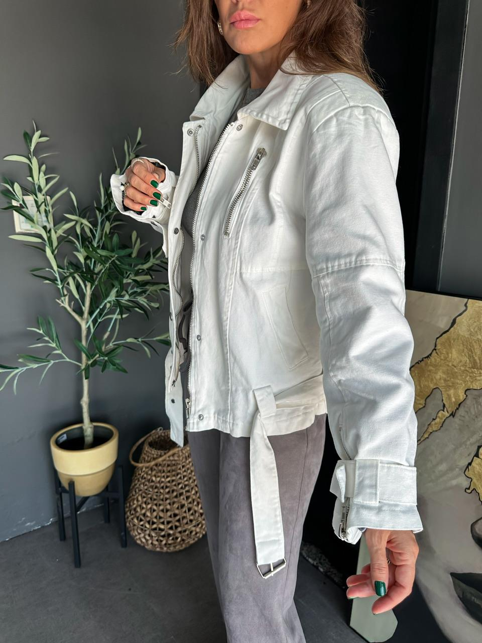 Beyaz Fermuarlı Premium Mont