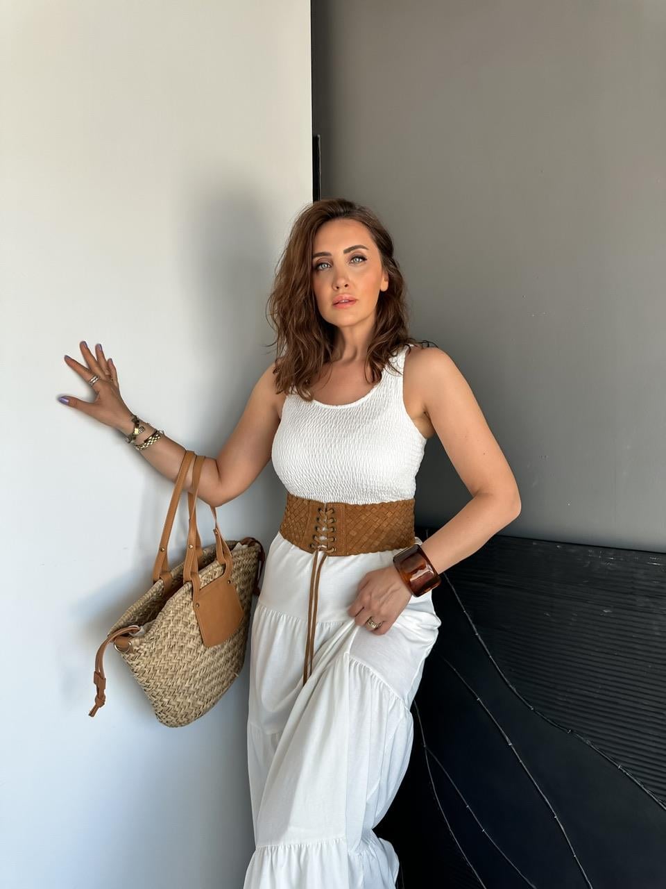 Beyaz Gipeli Kolsuz Orijinal Elbise