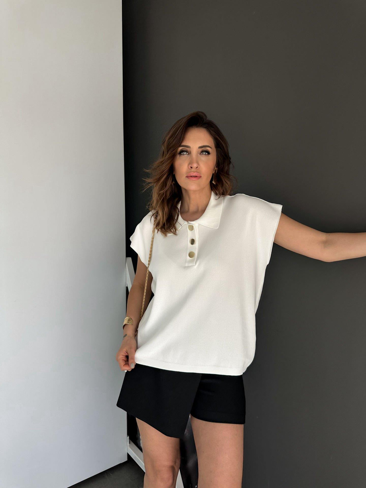Beyaz Gold Düğmeli Polo Yaka Kazak