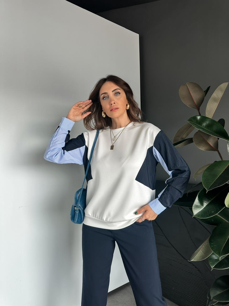 Beyaz Gömlek Ve Paraşüt Detaylı Sweatshirt