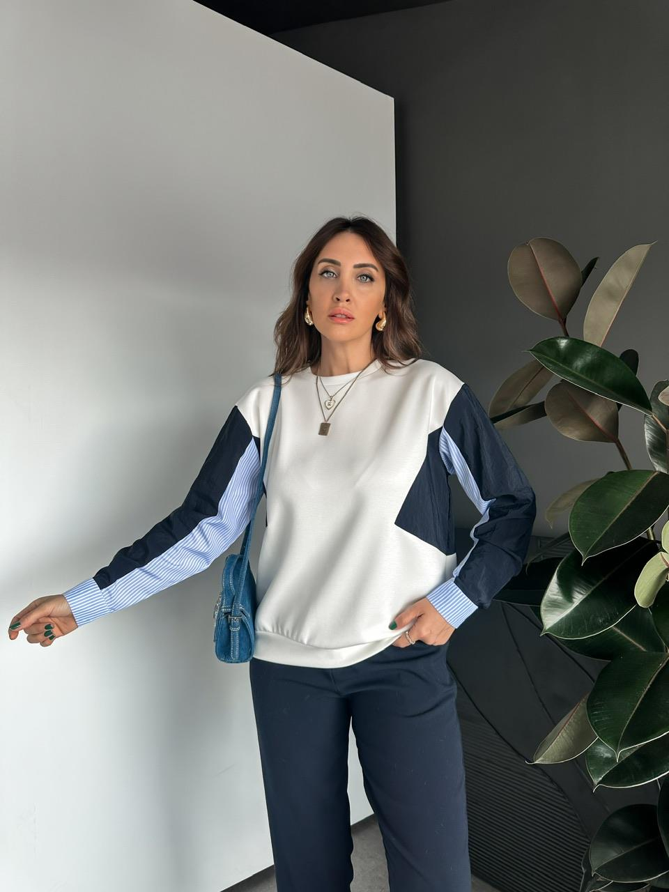 Beyaz Gömlek Ve Paraşüt Detaylı Sweatshirt