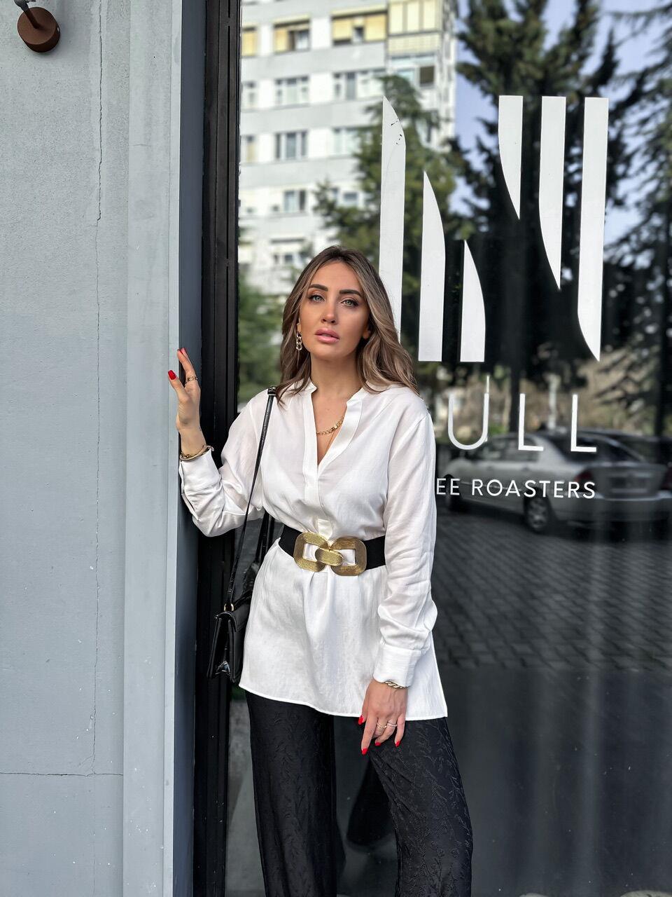 Beyaz Hakim Yaka Bluz