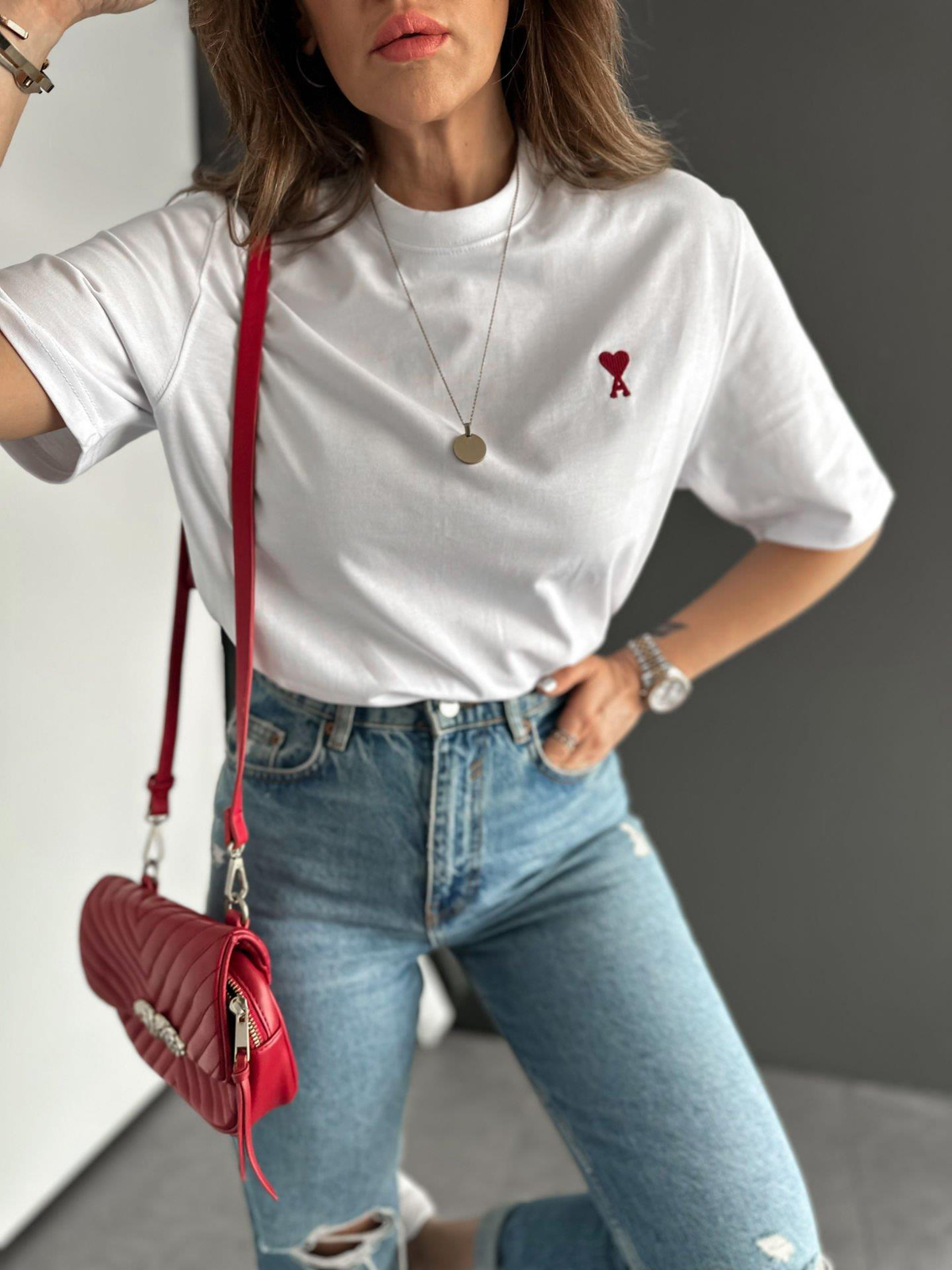 Beyaz Kalp İşlemeli Tshirt