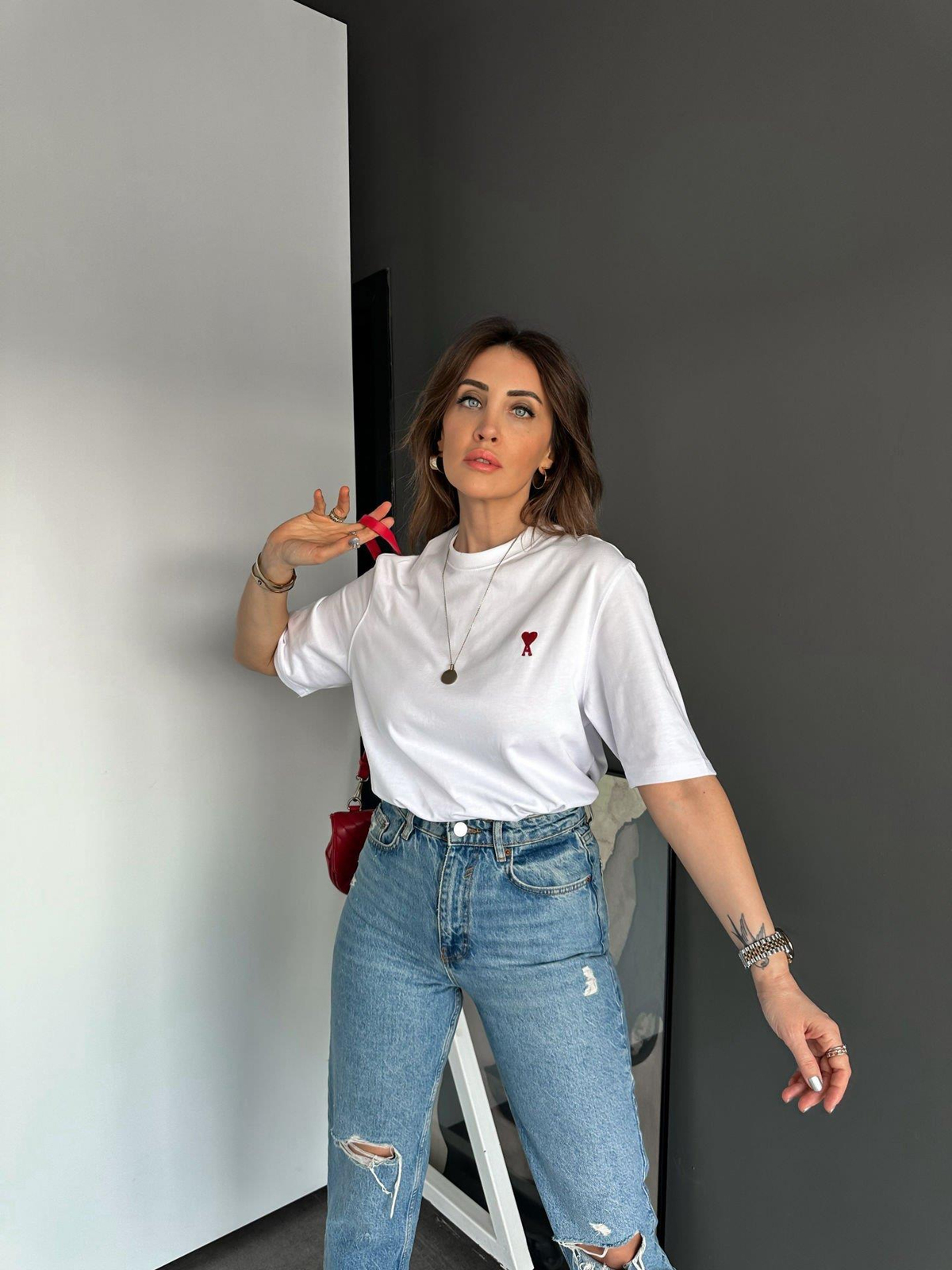 Beyaz Kalp İşlemeli Tshirt