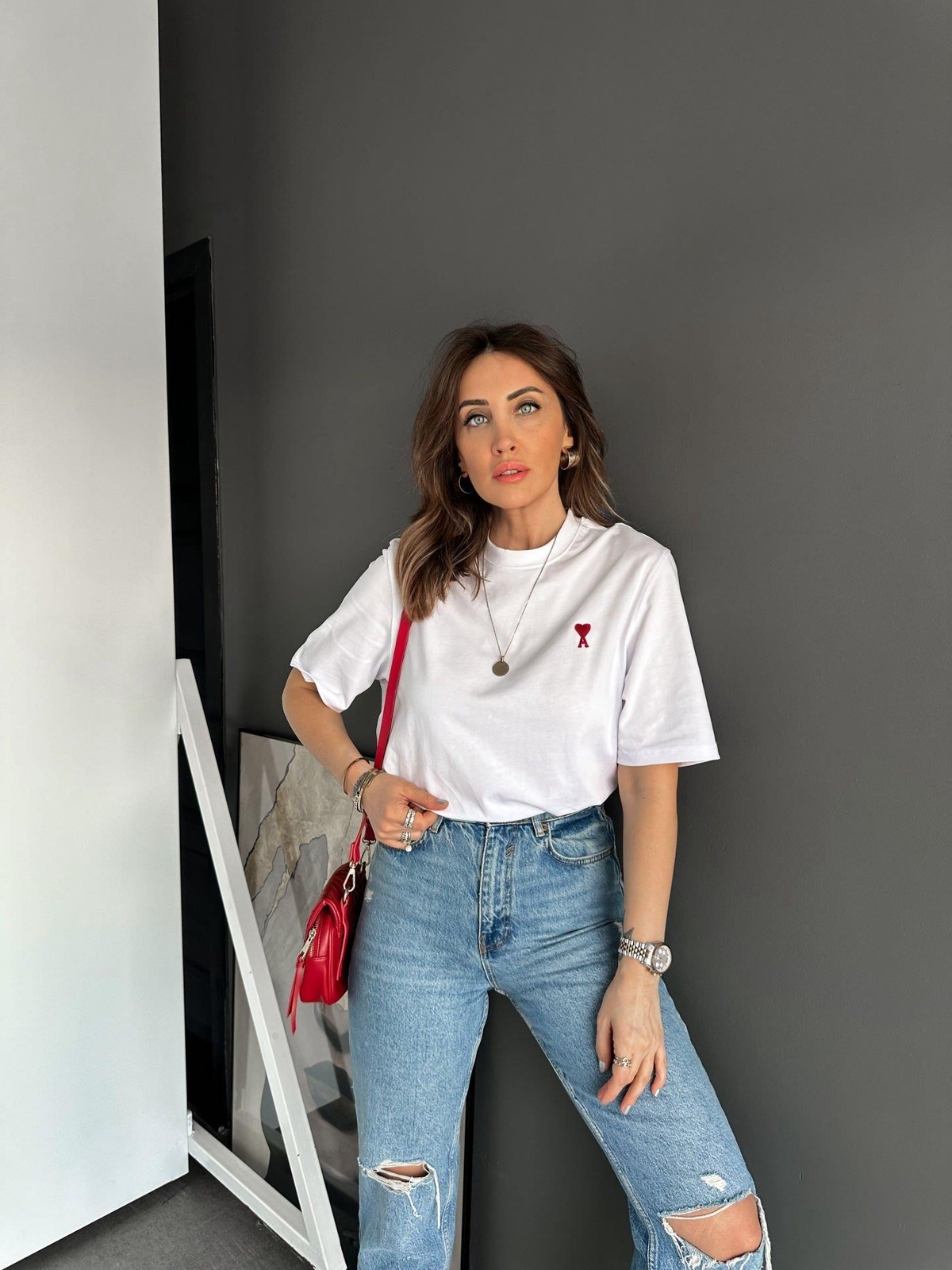 Beyaz Kalp İşlemeli Tshirt