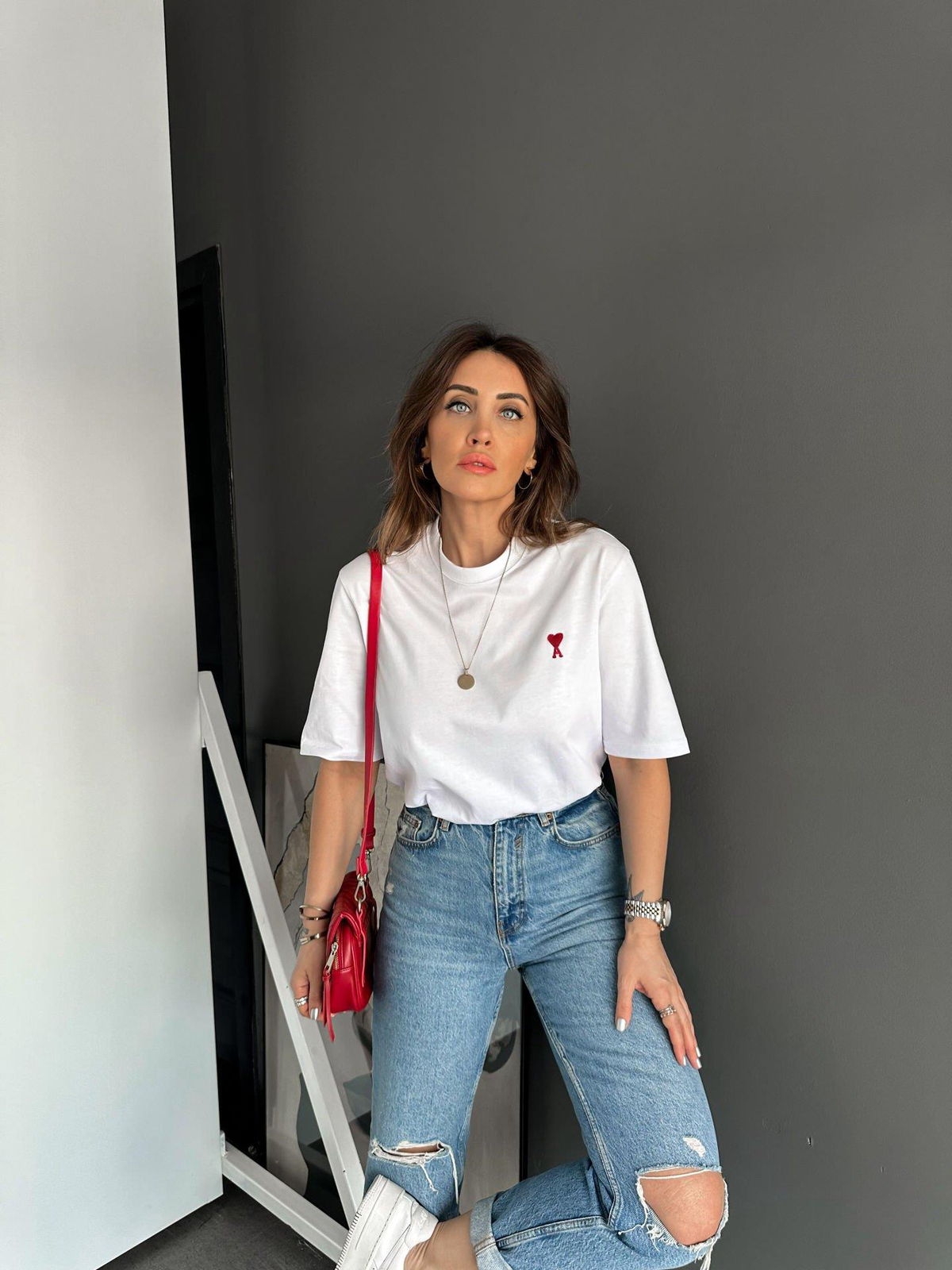 Beyaz Kalp İşlemeli Tshirt