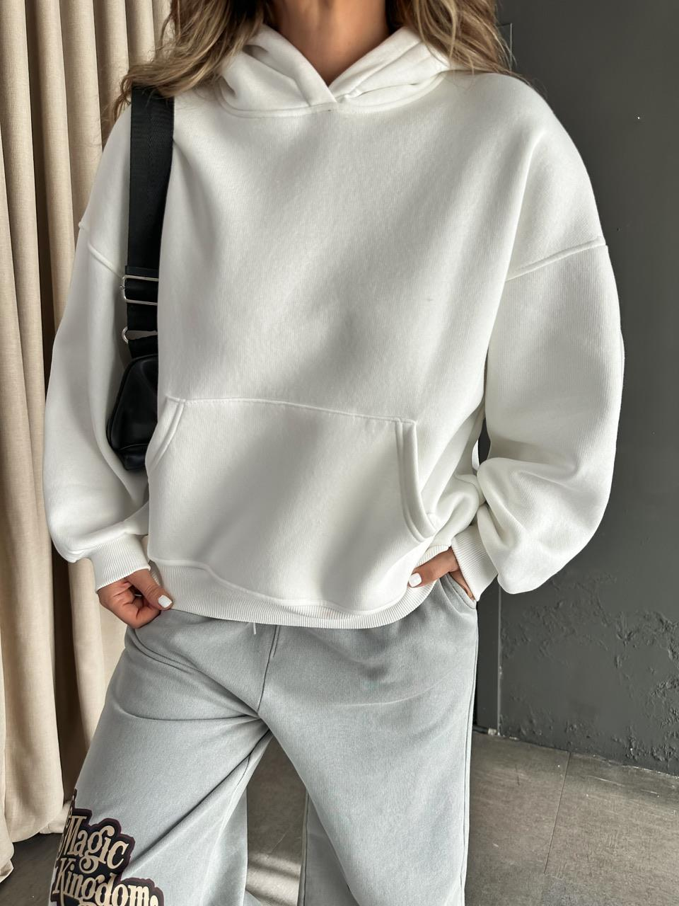 Beyaz Kanguru Cepli Sweatshirt