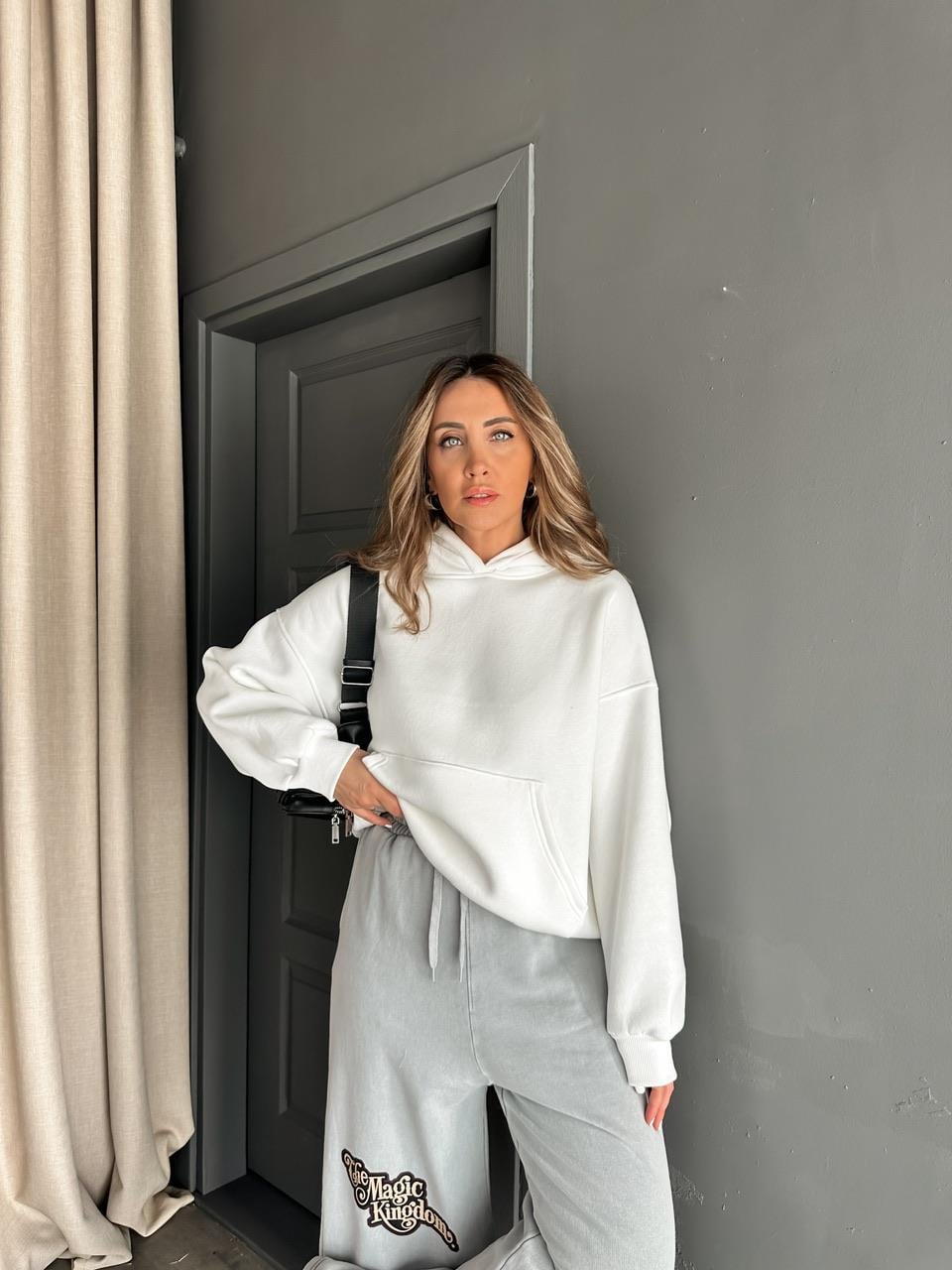 Beyaz Kanguru Cepli Sweatshirt