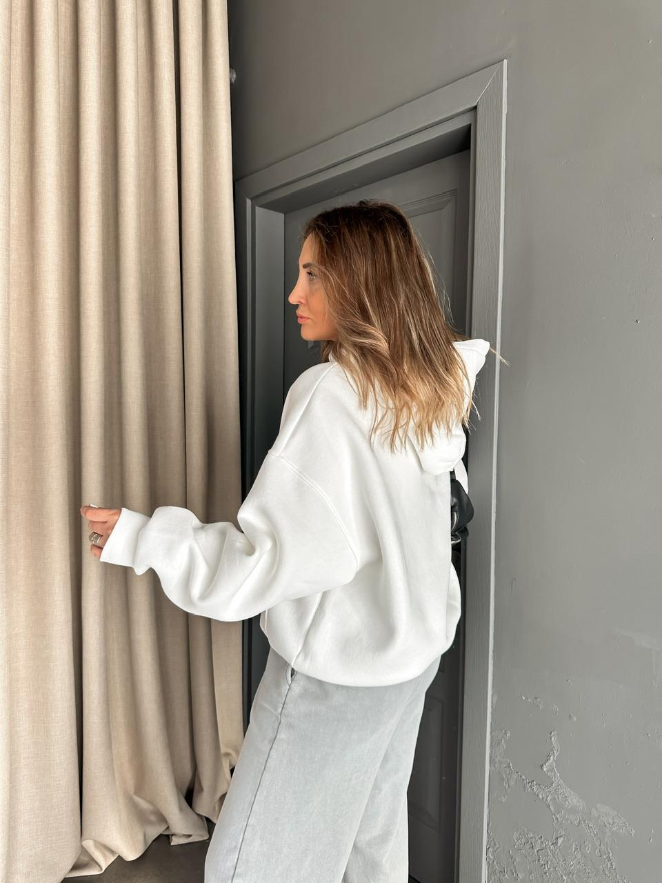 Beyaz Kanguru Cepli Sweatshirt
