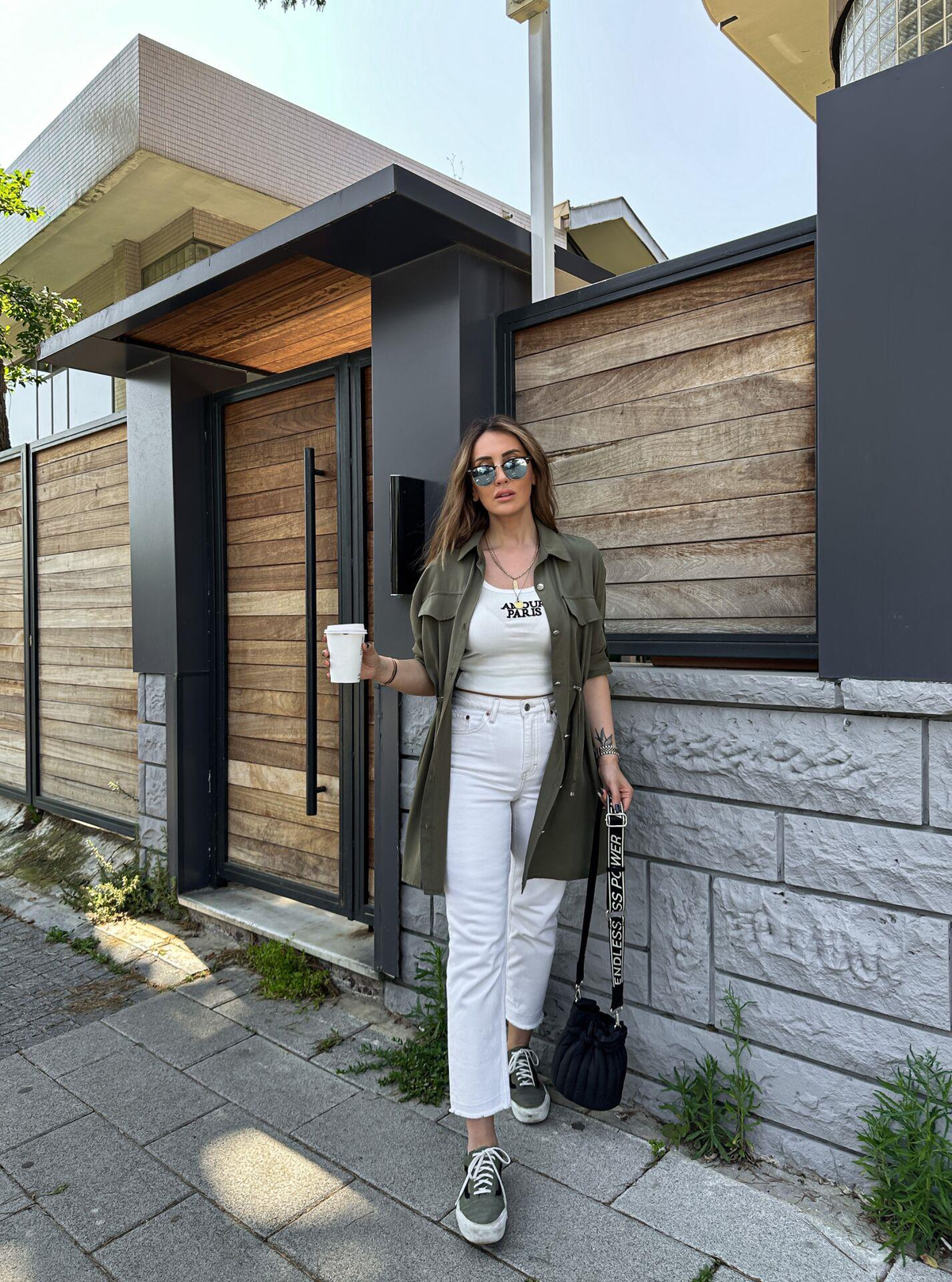 Beyaz Kesik Paçalı Mom Jean