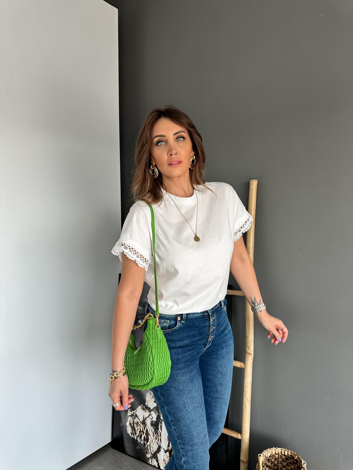 Beyaz Kolları Dantelli Tshirt