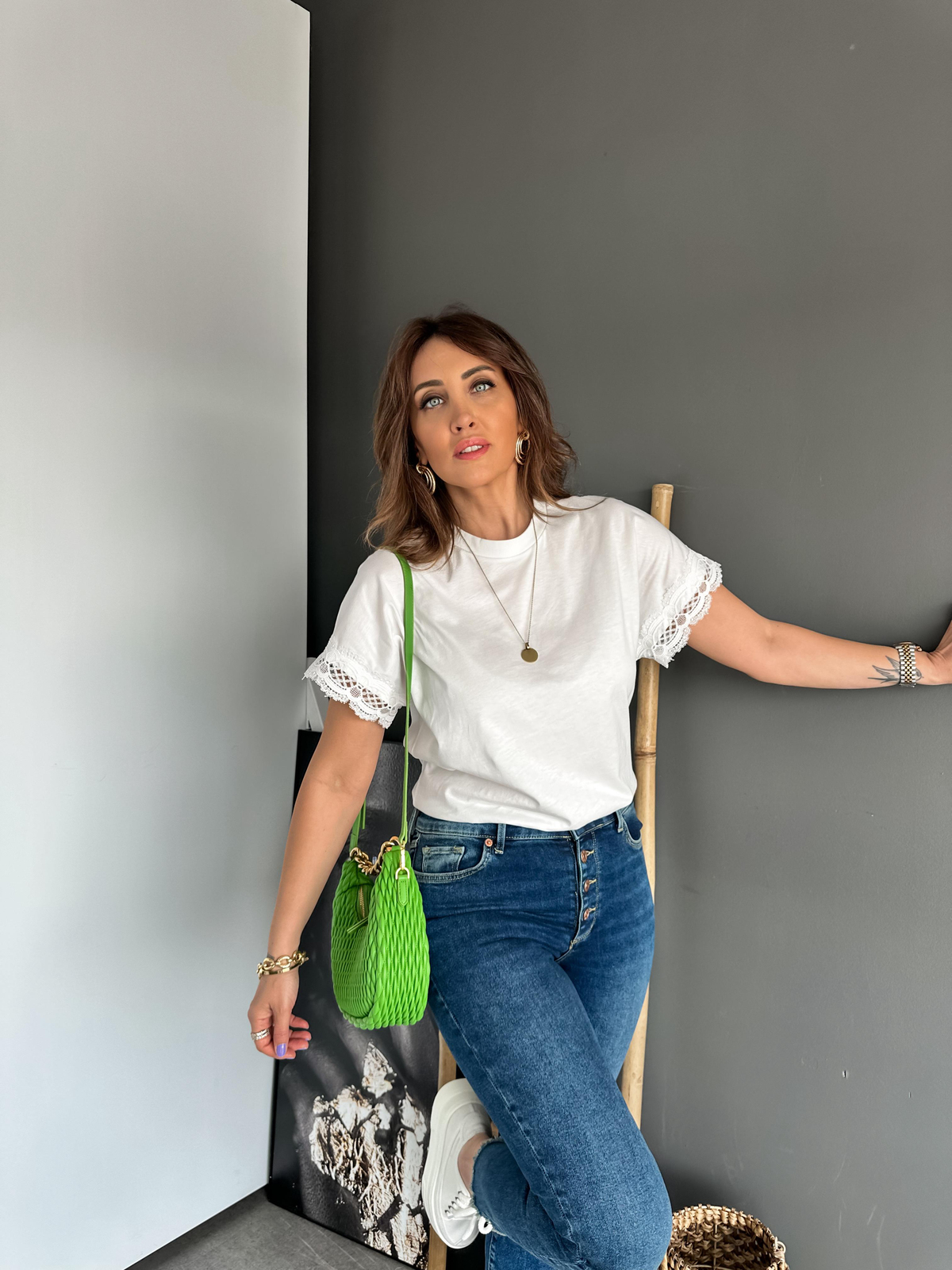 Beyaz Kolları Dantelli Tshirt