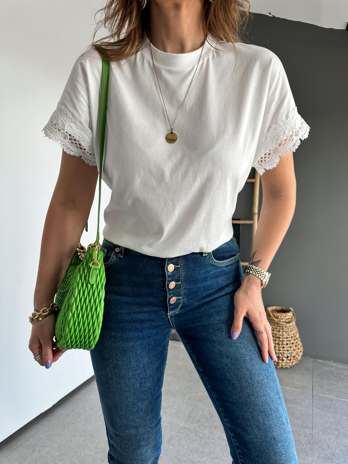 Beyaz Kolları Dantelli Tshirt