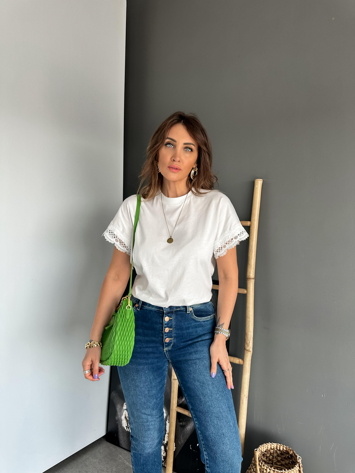 Beyaz Kolları Dantelli Tshirt