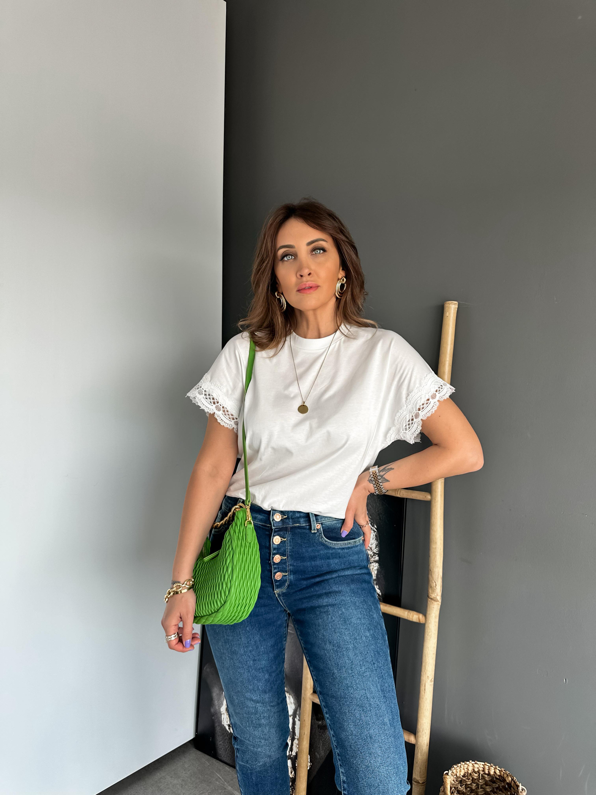 Beyaz Kolları Dantelli Tshirt