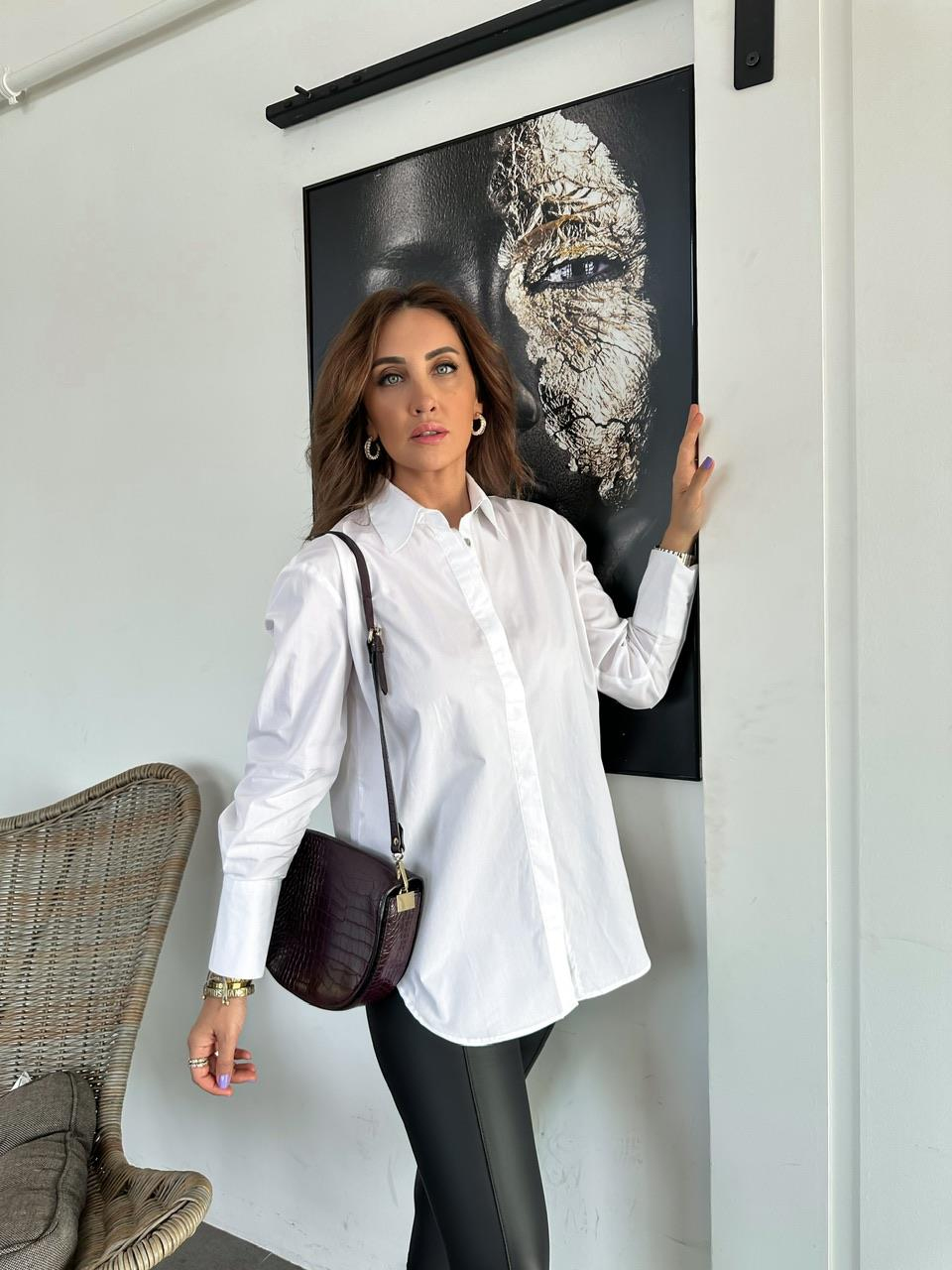 Beyaz Kolları Düğmeli Cotton Gömlek