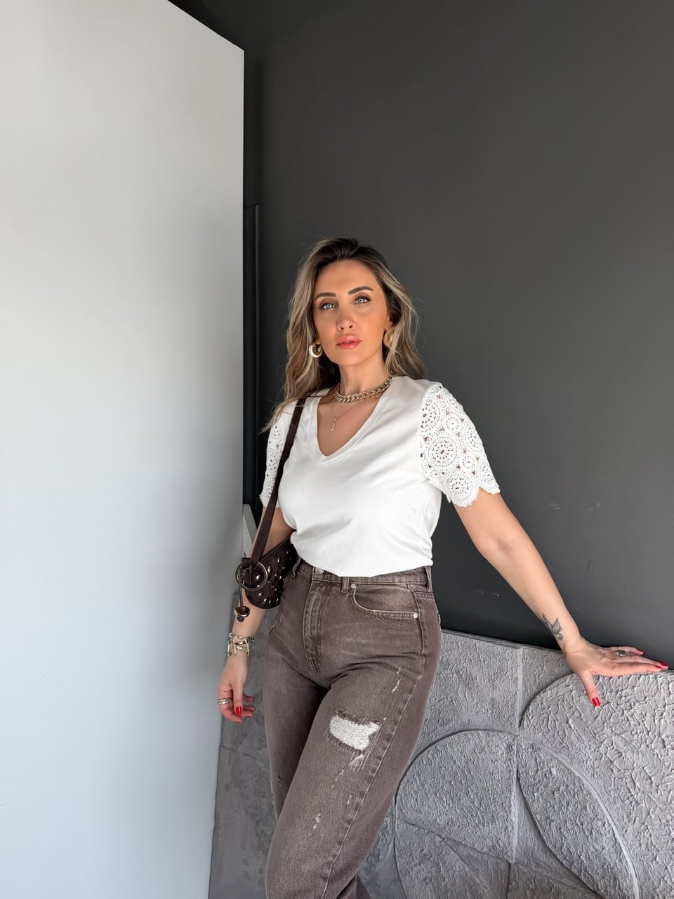 Beyaz Kolları Motifli Orijinal Tshirt
