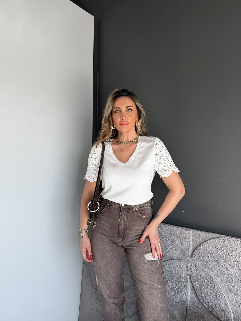 Beyaz Kolları Motifli Orijinal Tshirt
