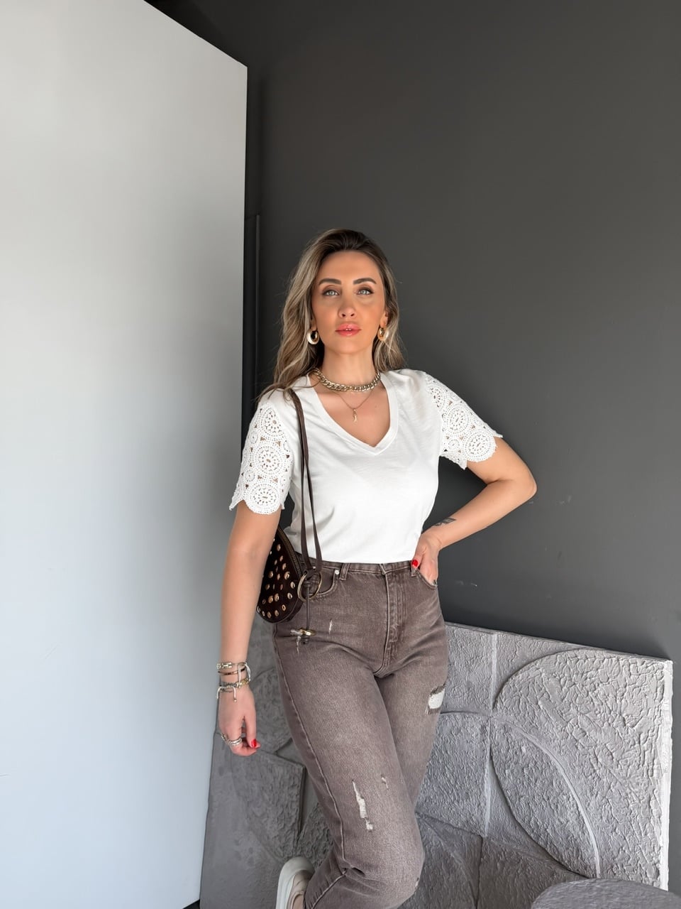 Beyaz Kolları Motifli Orijinal Tshirt