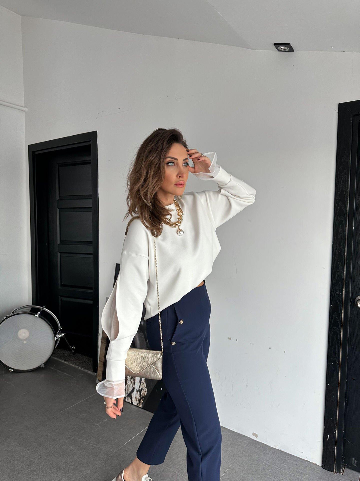 Beyaz Kolları Tül Detaylı Sweatshirt