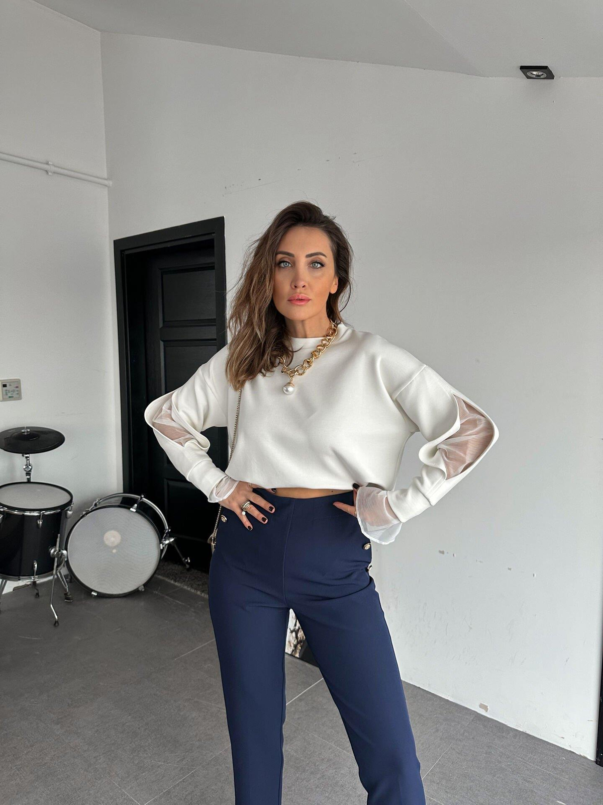 Beyaz Kolları Tül Detaylı Sweatshirt