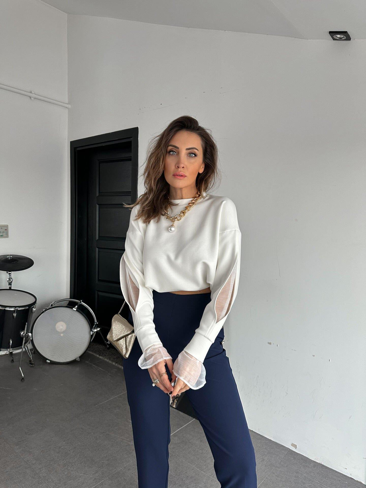 Beyaz Kolları Tül Detaylı Sweatshirt