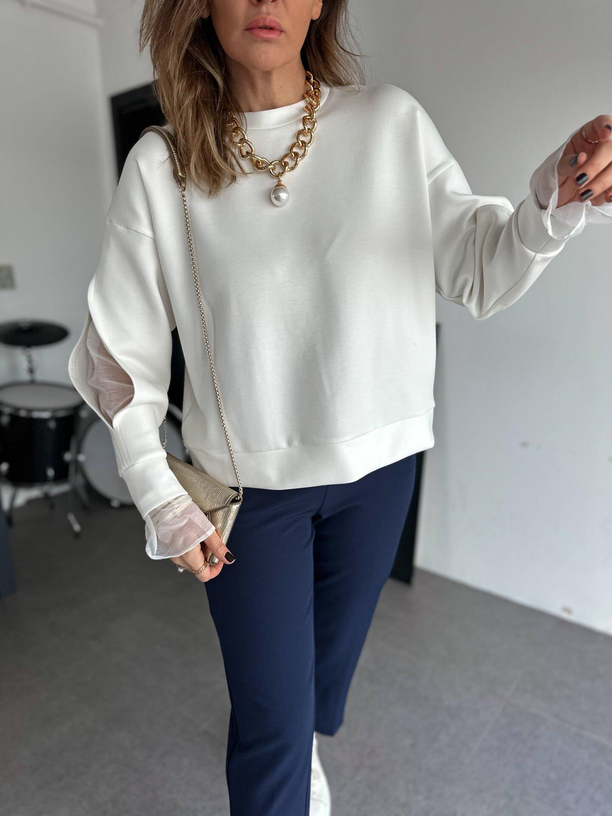 Beyaz Kolları Tül Detaylı Sweatshirt