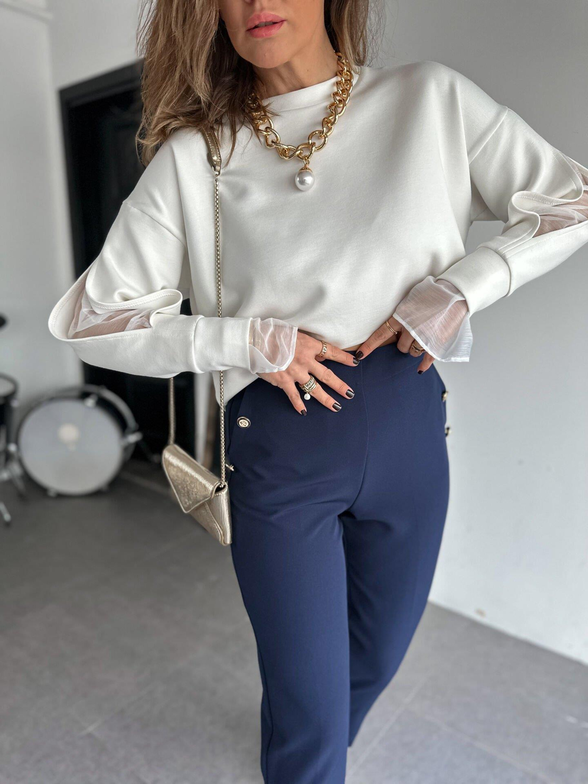 Beyaz Kolları Tül Detaylı Sweatshirt