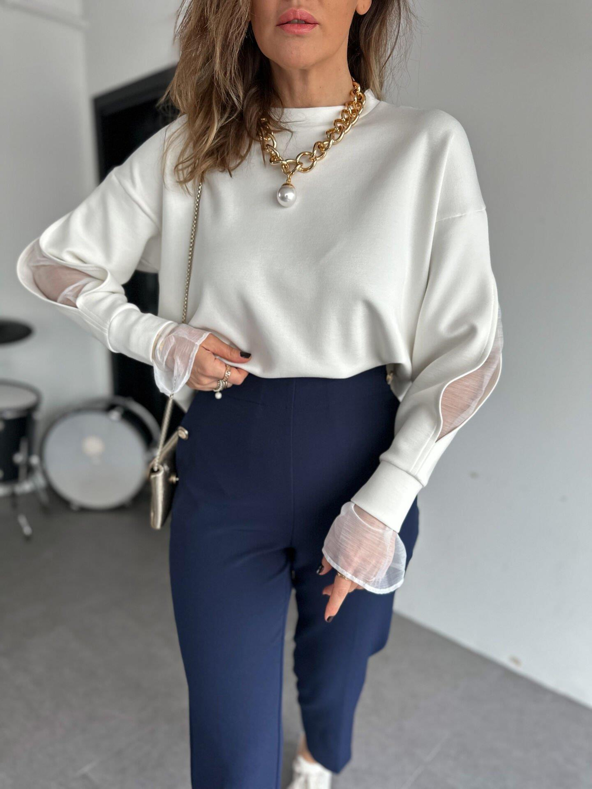Beyaz Kolları Tül Detaylı Sweatshirt