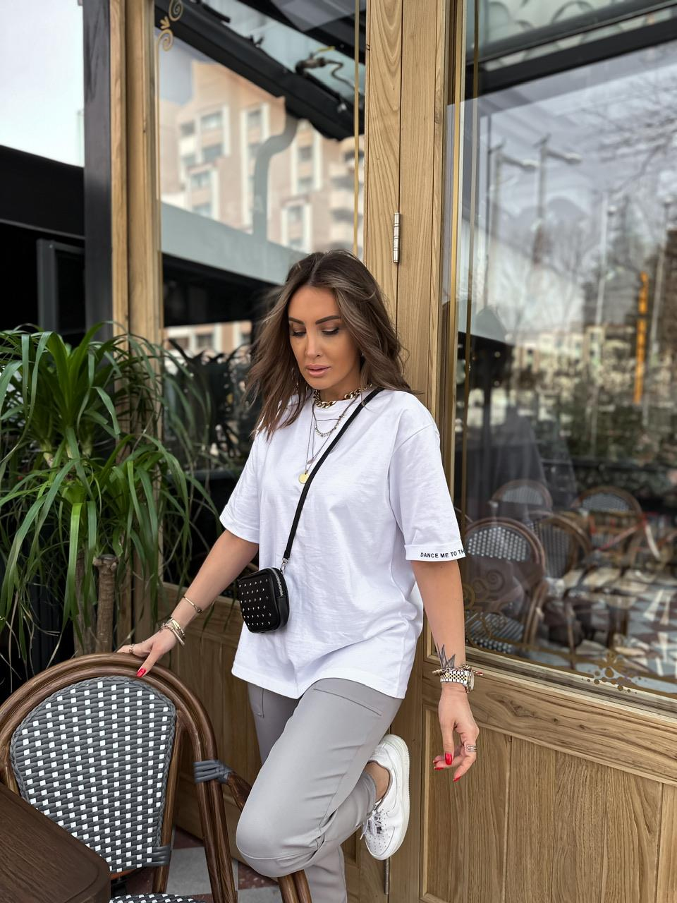 Beyaz Kolu Yazılı Cotton Tshirt