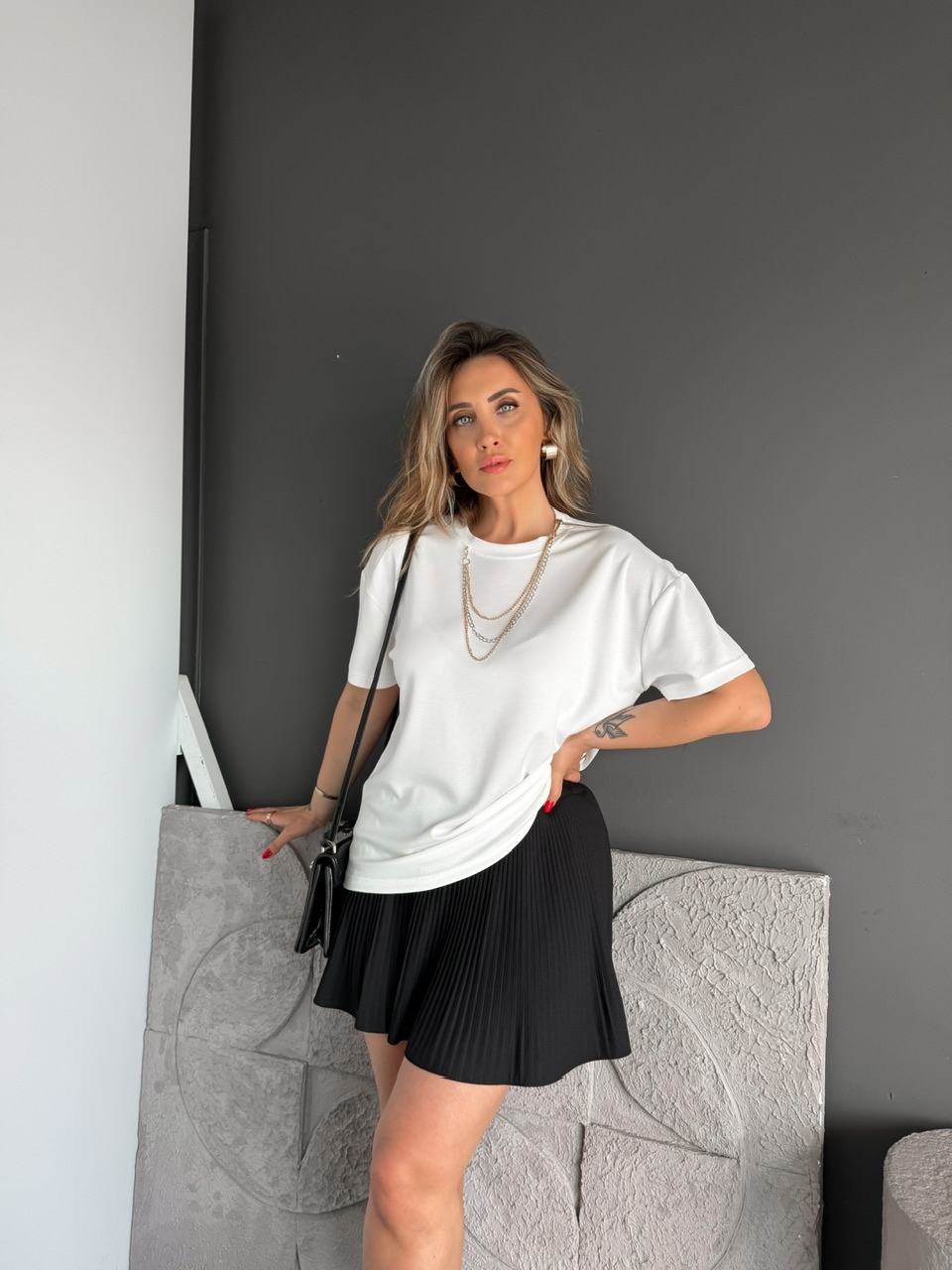 Beyaz Kolyeli Fermuarlı Marka Model Tshirt
