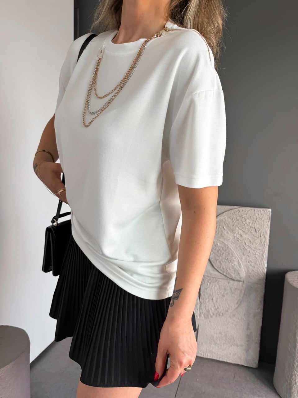 Beyaz Kolyeli Fermuarlı Marka Model Tshirt
