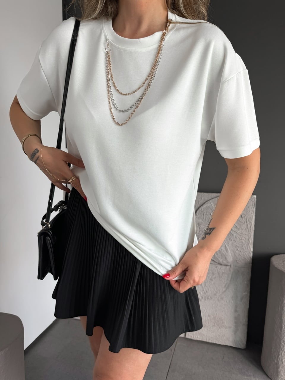 Beyaz Kolyeli Fermuarlı Marka Model Tshirt