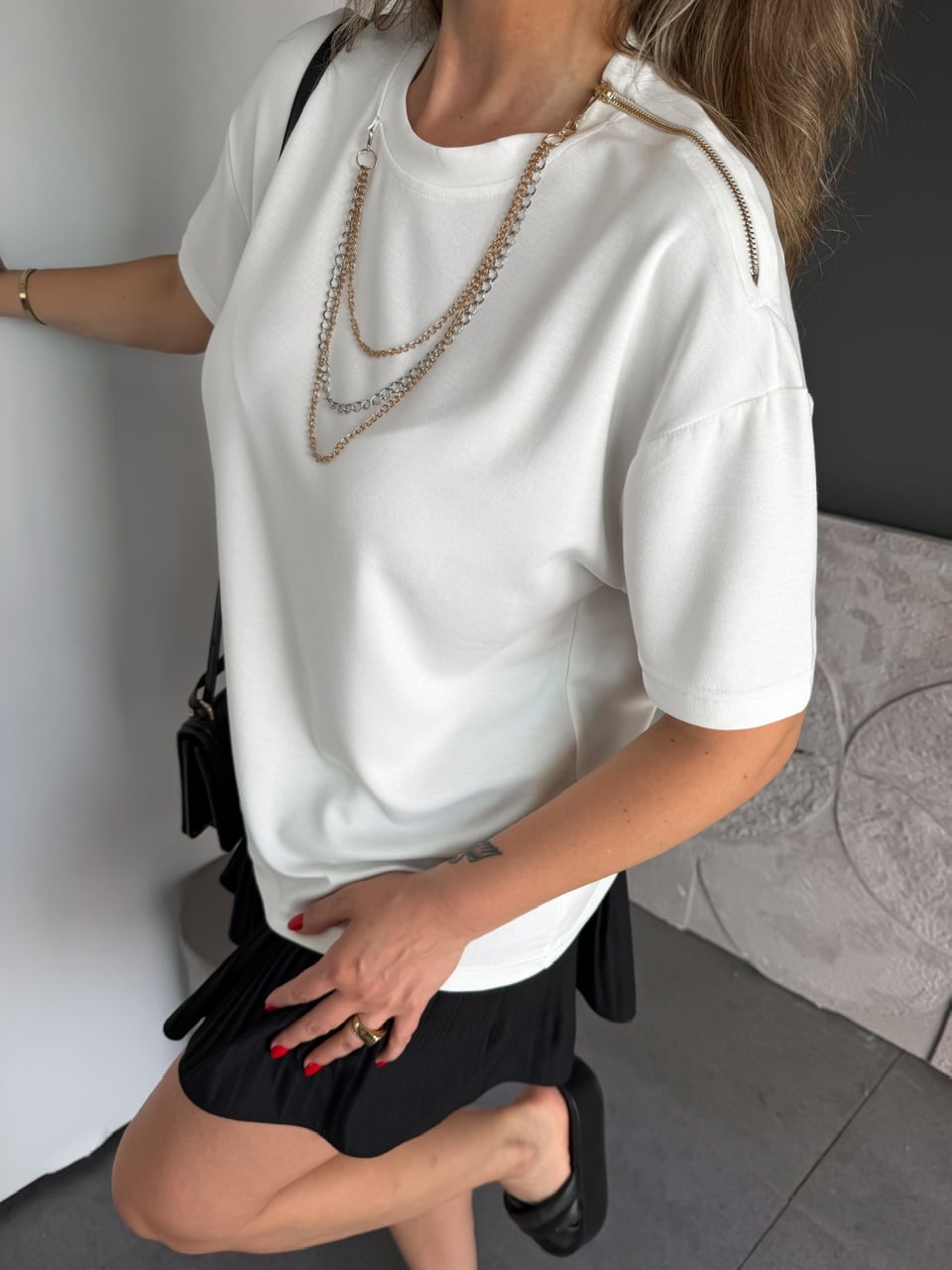 Beyaz Kolyeli Fermuarlı Marka Model Tshirt