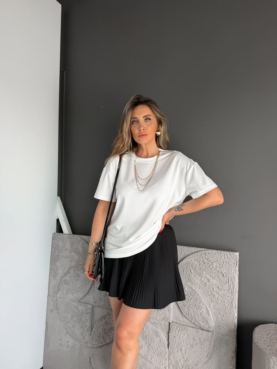 Beyaz Kolyeli Fermuarlı Marka Model Tshirt