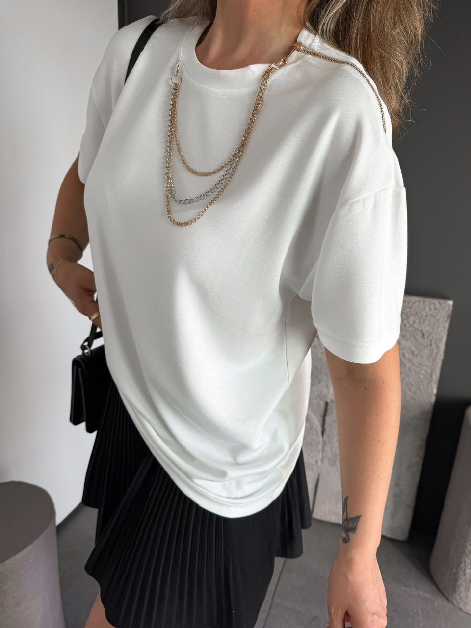 Beyaz Kolyeli Fermuarlı Marka Model Tshirt