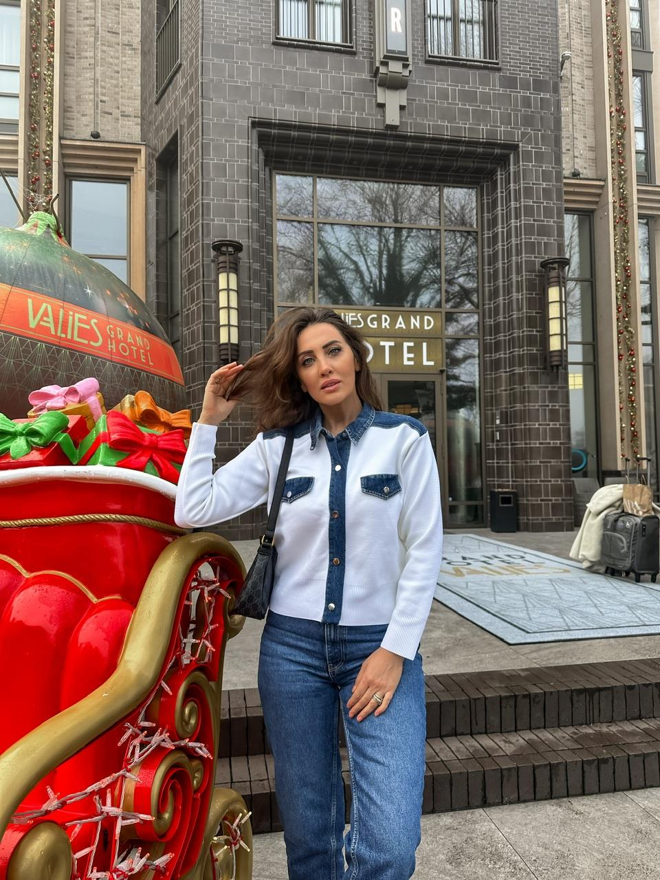 Beyaz Kot Detaylı Çıtçıtlı Triko