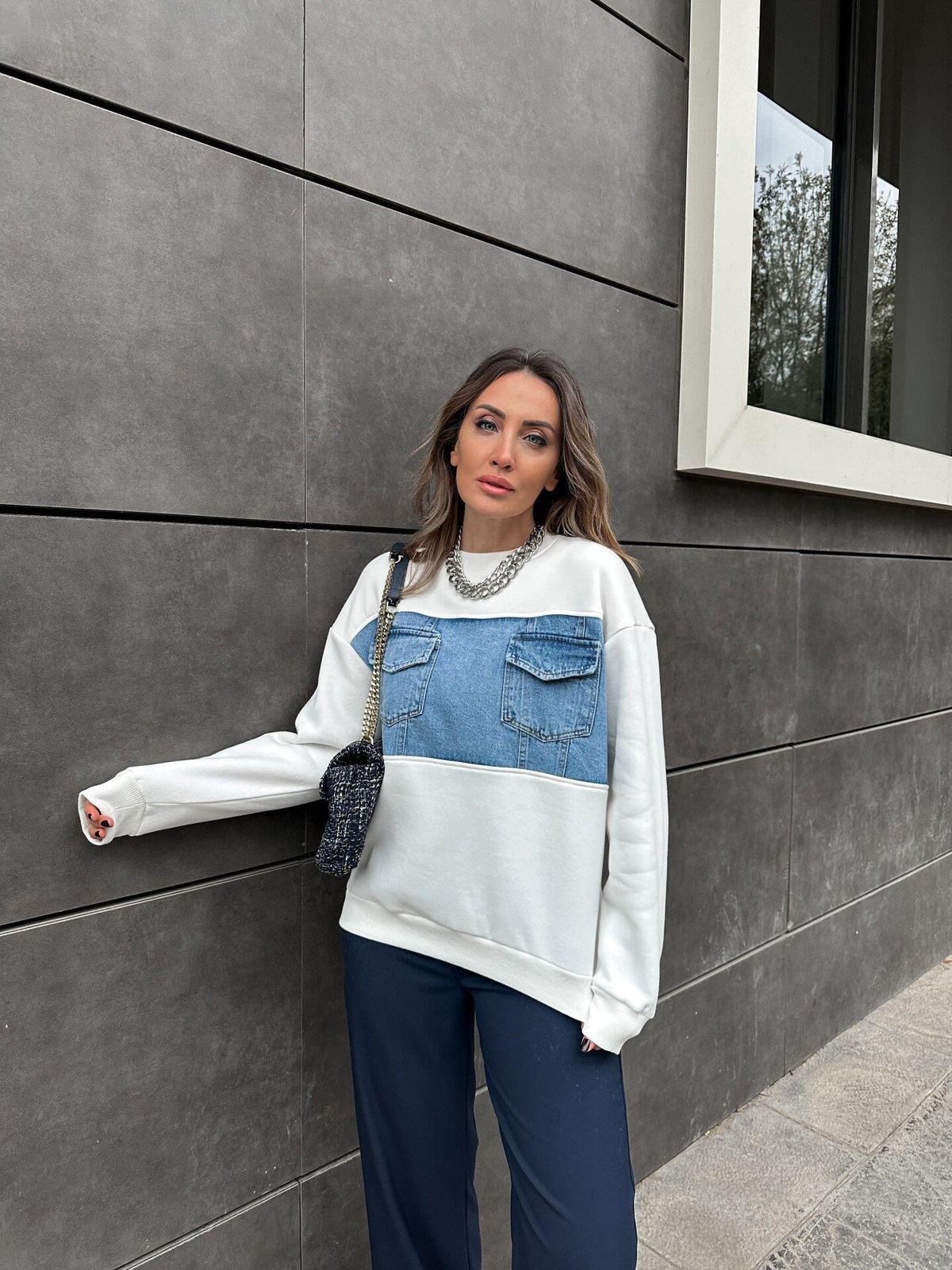 Beyaz Kot Detaylı Sweatshirt